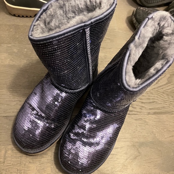 Used UGG boots(very good condition) - Picture 2 of 2